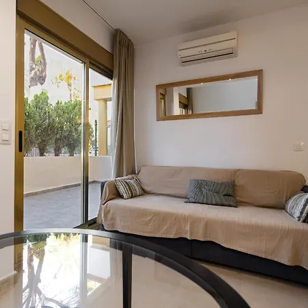 Beachside With Shared Pool Marbella