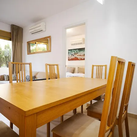 Beachside With Shared Pool Apartment