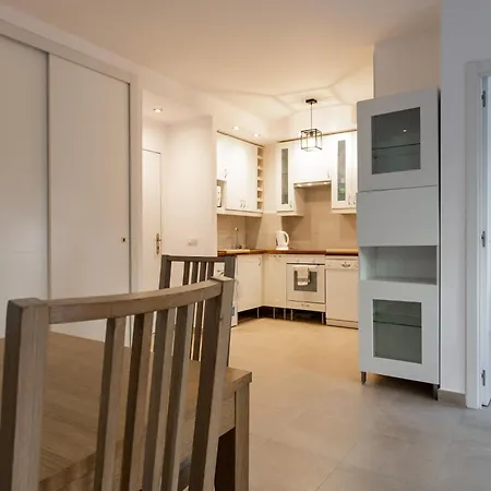 Beachside With Shared Pool Apartment Marbella