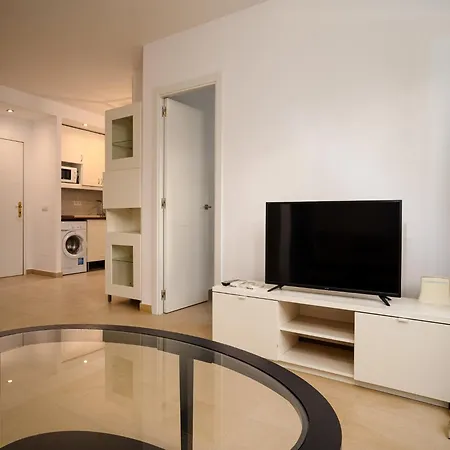 Beachside With Shared Pool * Marbella