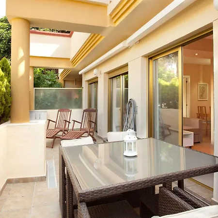 Beachside With Shared Pool Apartment