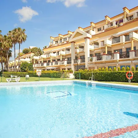 Beachside With Shared Pool * Marbella