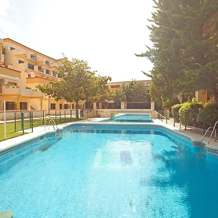 Beachside With Shared Pool *