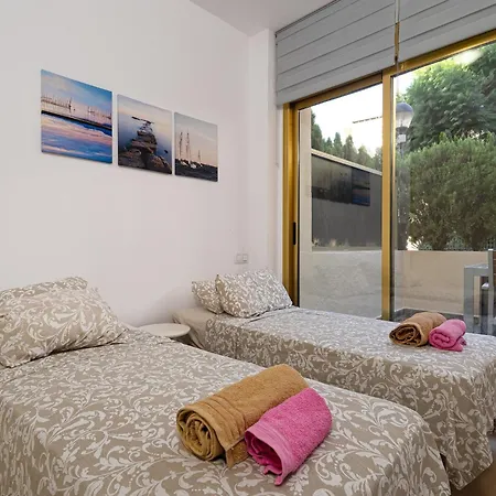 Apartment Beachside With Shared Pool