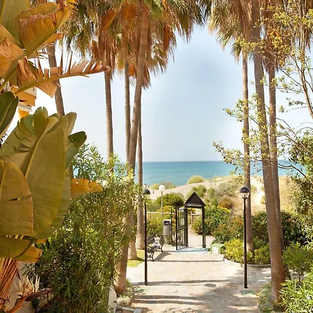 Beachside With Shared Pool Apartment Marbella